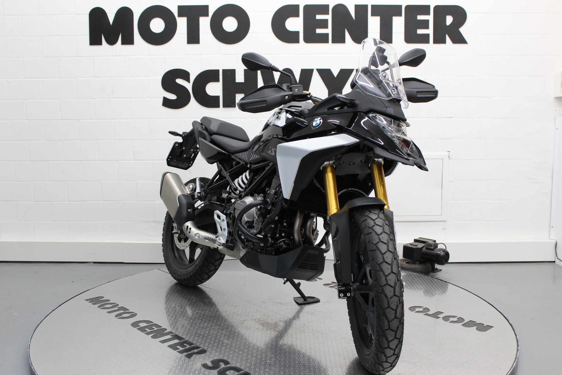 BMW F 450 GS-image-1