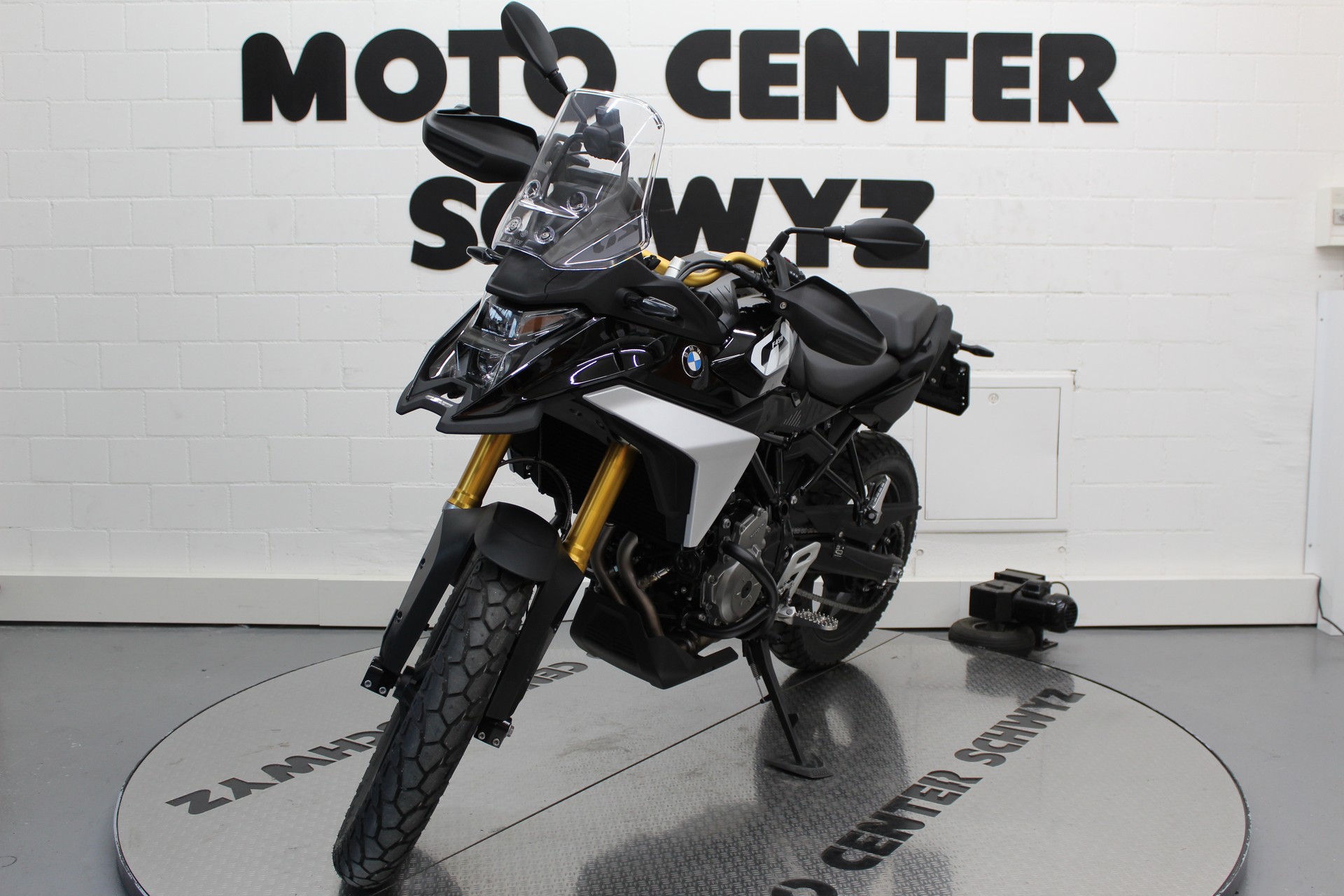BMW F 450 GS-image-2