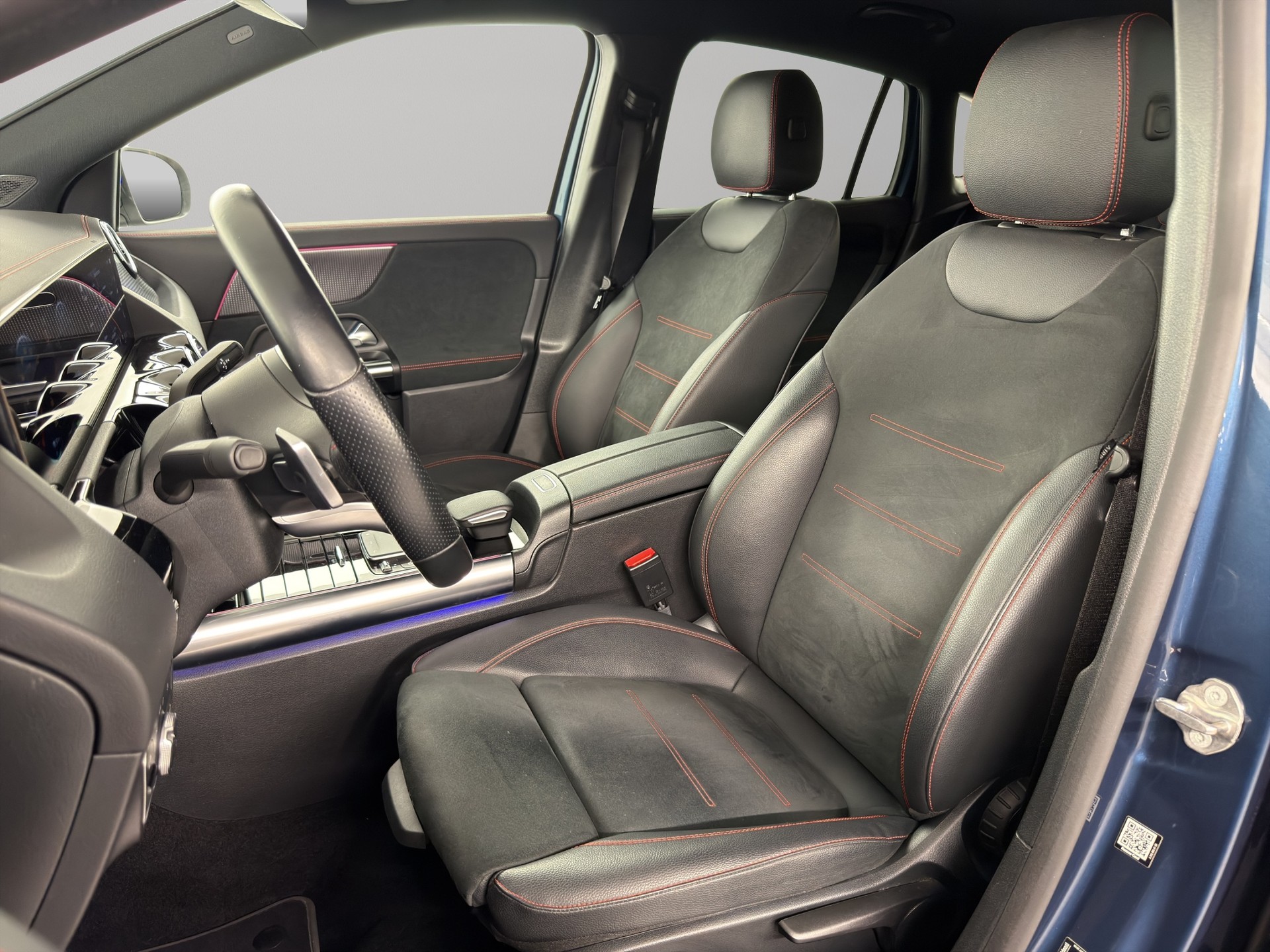 MERCEDES-BENZ EQA 250 AMG Line-image-10