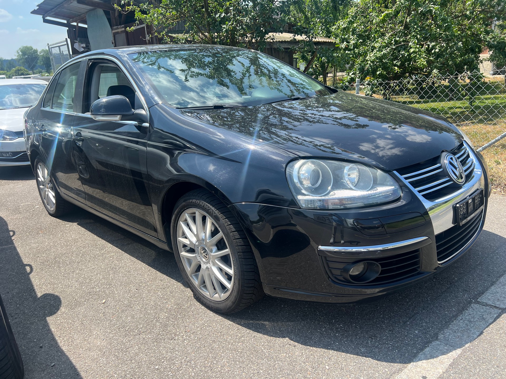 VW Jetta 2.0 FSI Turbo Sportline *200 PS*-showroom-element-2