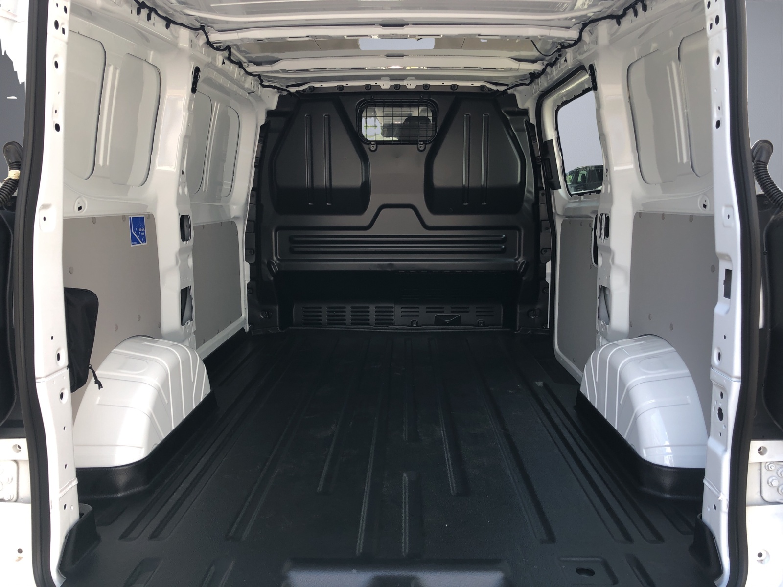 FORD E-Transit C van 320 L1 Trend-image-13