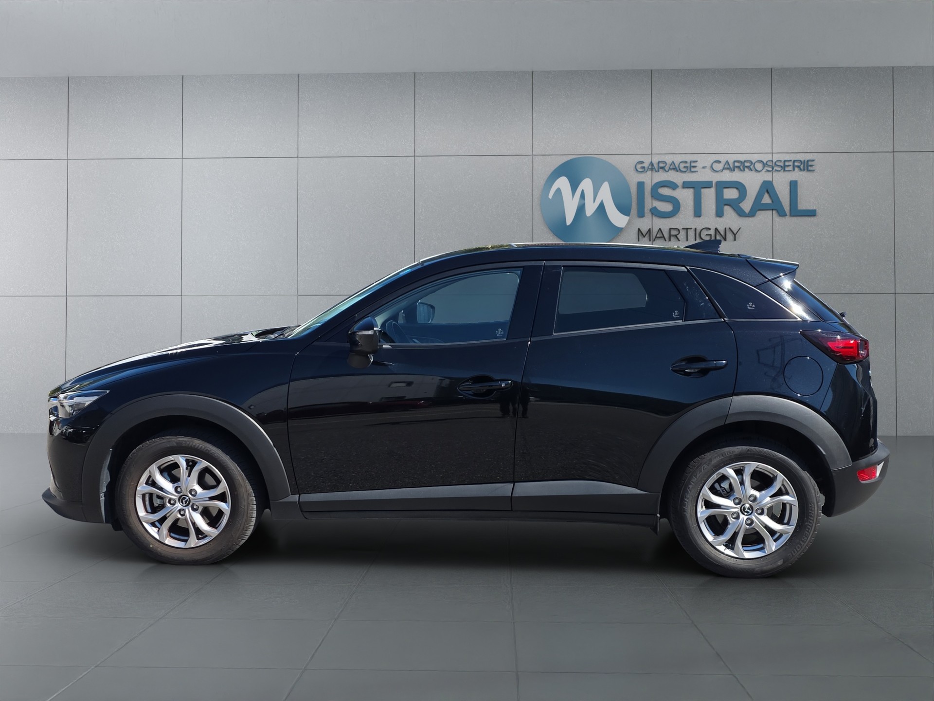 MAZDA CX-3 2.0 Ambition Plus-showroom-element-1