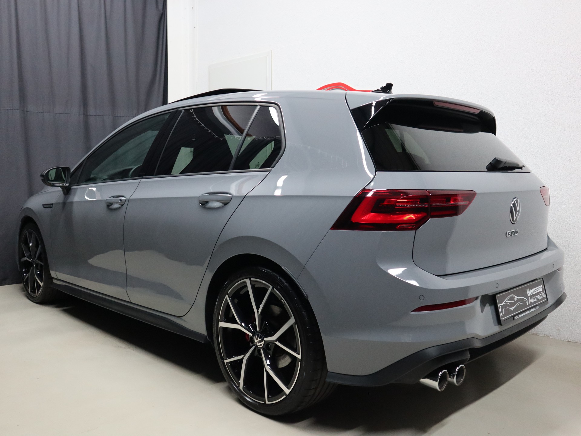 VW Golf 2.0 TDI GTD DSG - Panorama - Leder - Harman/Kardon - Head-Up - AHK - Kamera - 200 PS-showroom-element-3