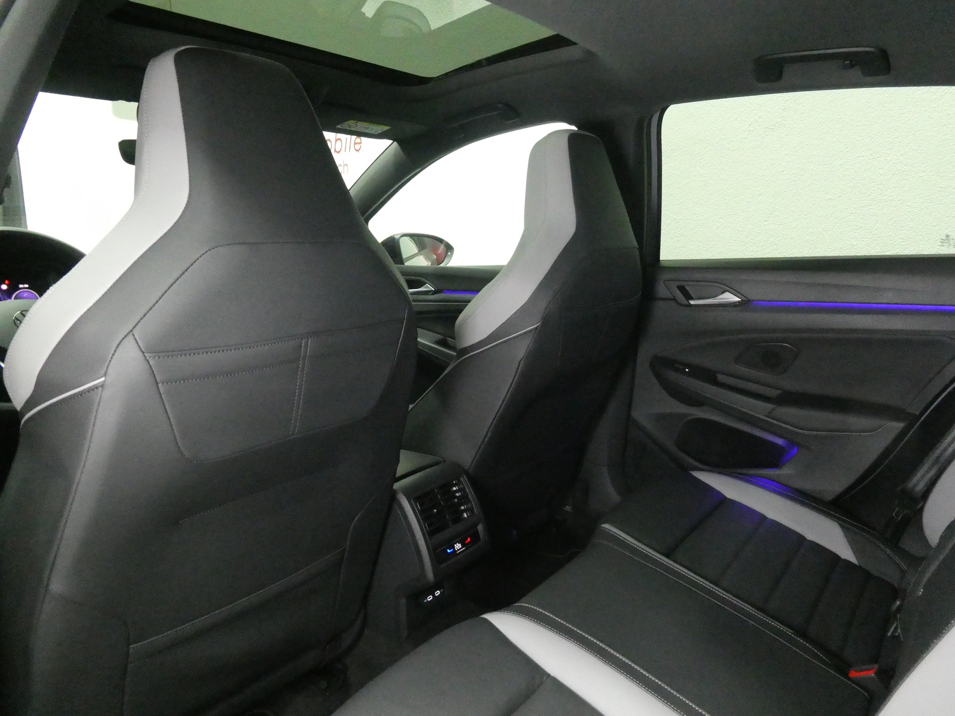 VW Golf 2.0 TDI GTD DSG - Panorama - Leder - Harman/Kardon - Head-Up - AHK - Kamera - 200 PS-image-10