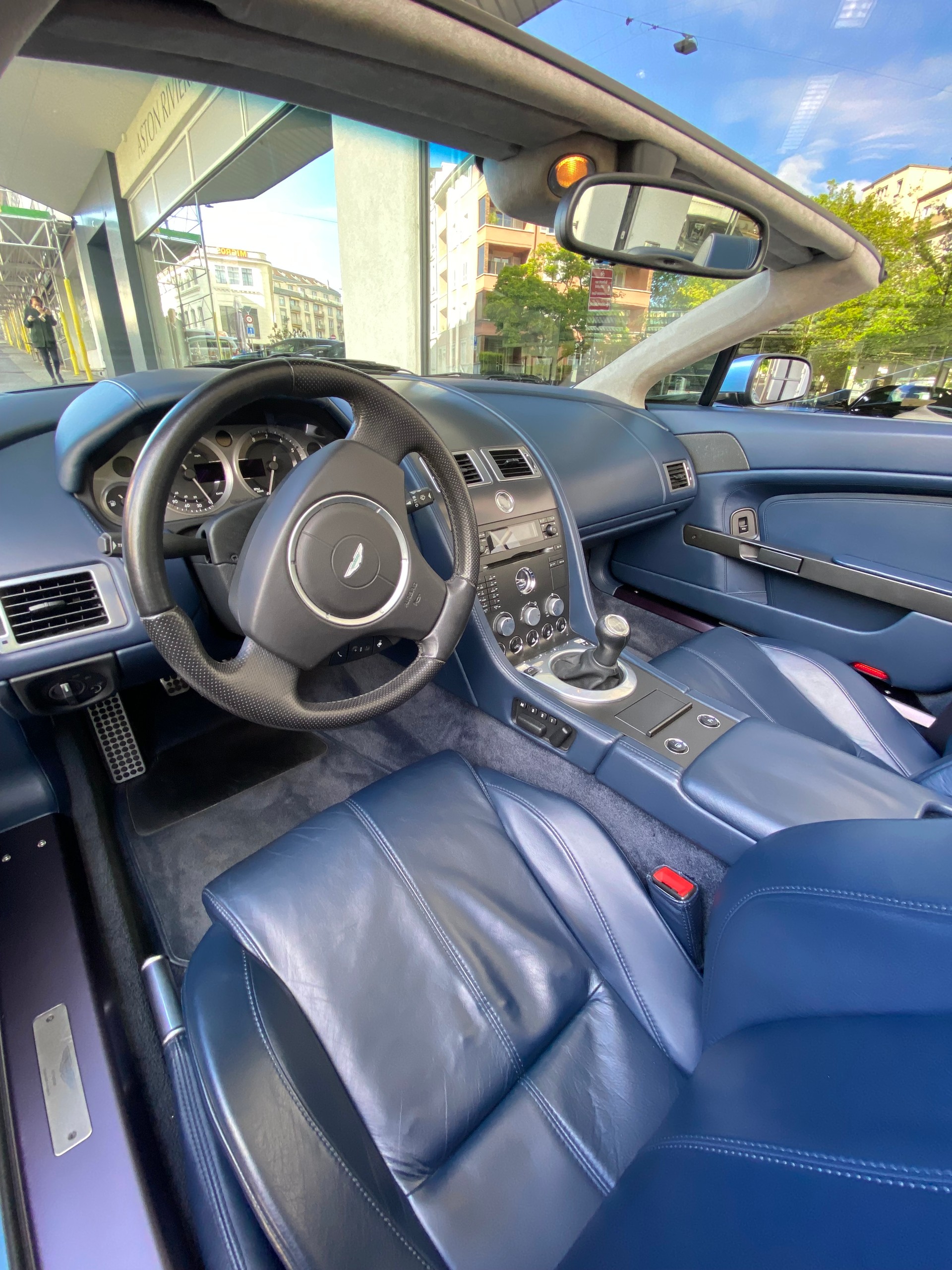 ASTON MARTIN V8 Vantage 4.3-image-7