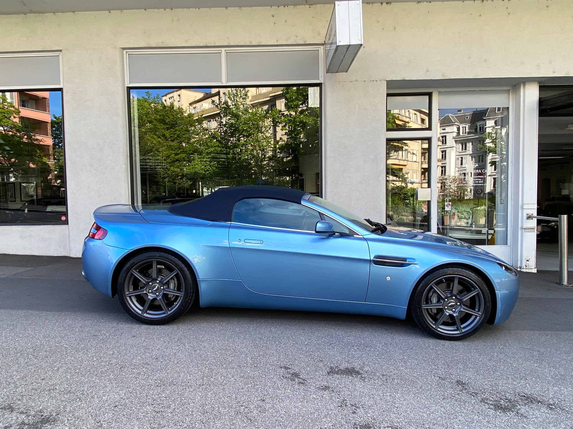 ASTON MARTIN V8 Vantage 4.3-image-5