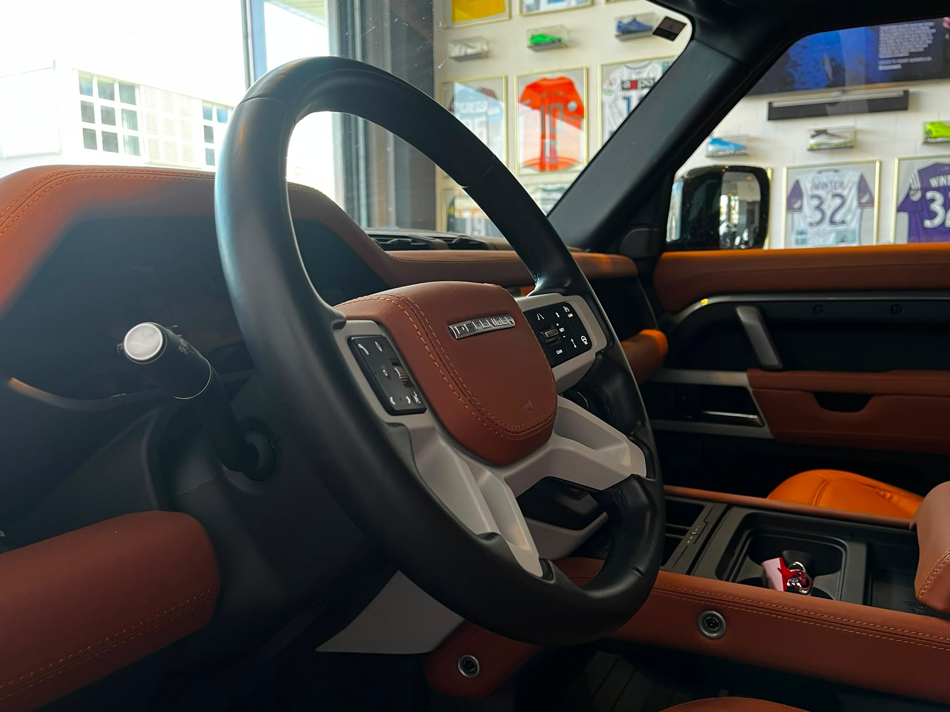 LAND ROVER Defender 110 3.0 D I6 300 X-Dynamic SE * Urban-Umbau *-image-11