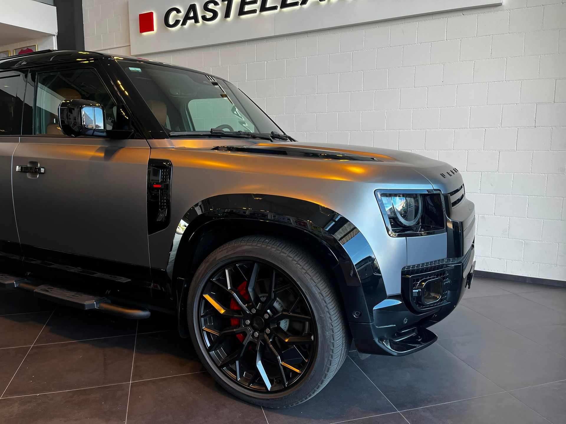 LAND ROVER Defender 110 3.0 D I6 300 X-Dynamic SE * Urban-Umbau *-showroom-element-1