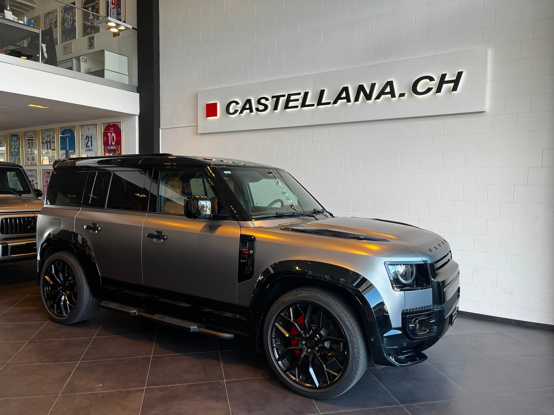 LAND ROVER Defender 110 3.0 D I6 300 X-Dynamic SE * Urban-Umbau *