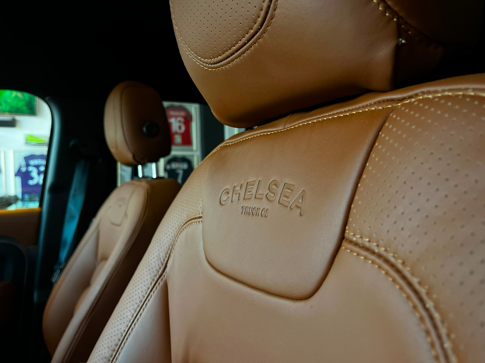 LAND ROVER Defender 110 3.0 D I6 300 X-Dynamic SE * Urban-Umbau *-image-19