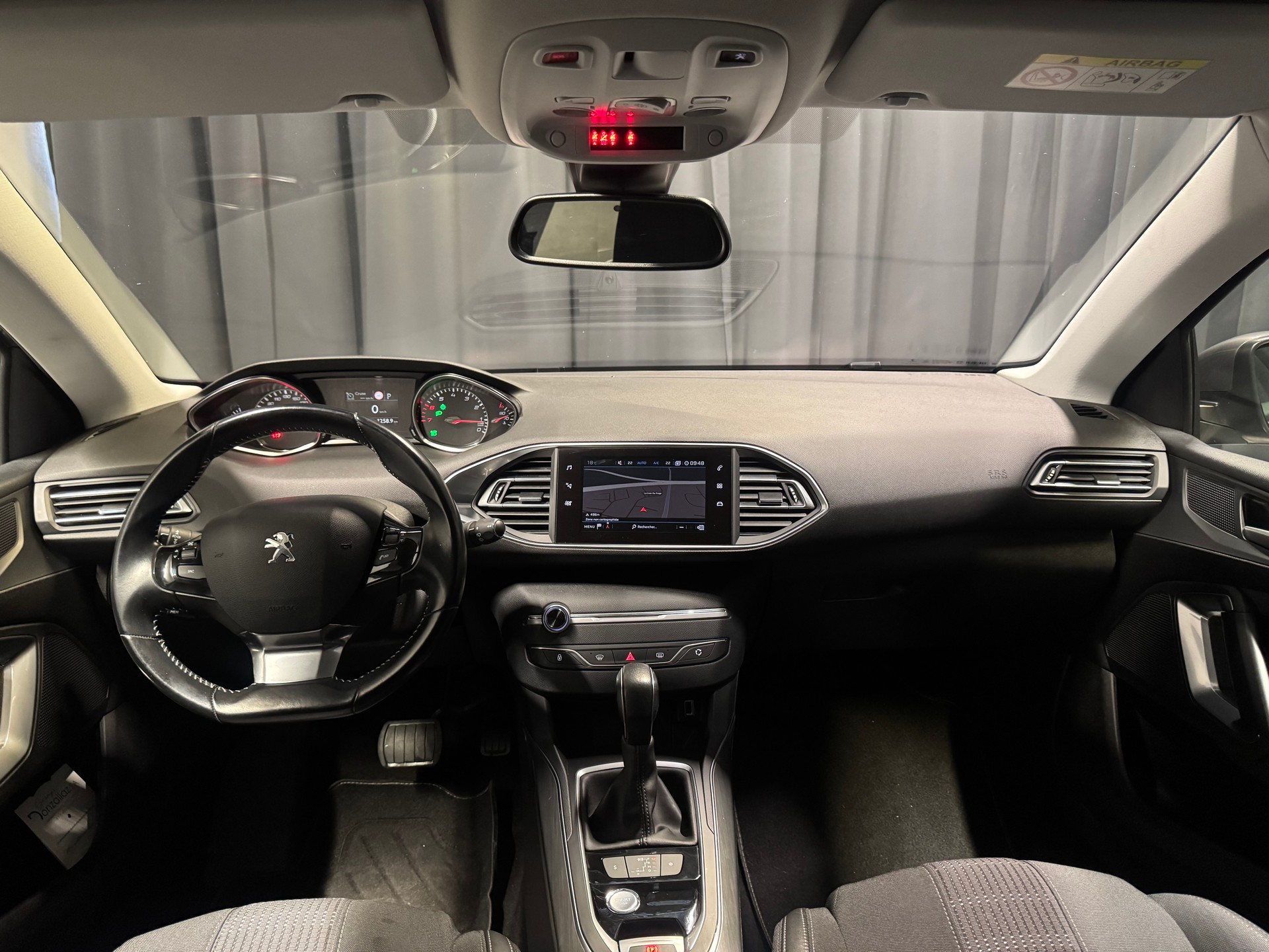 PEUGEOT 308 1.2 Pure Tech Allure EAT6(M)(48)-image-8