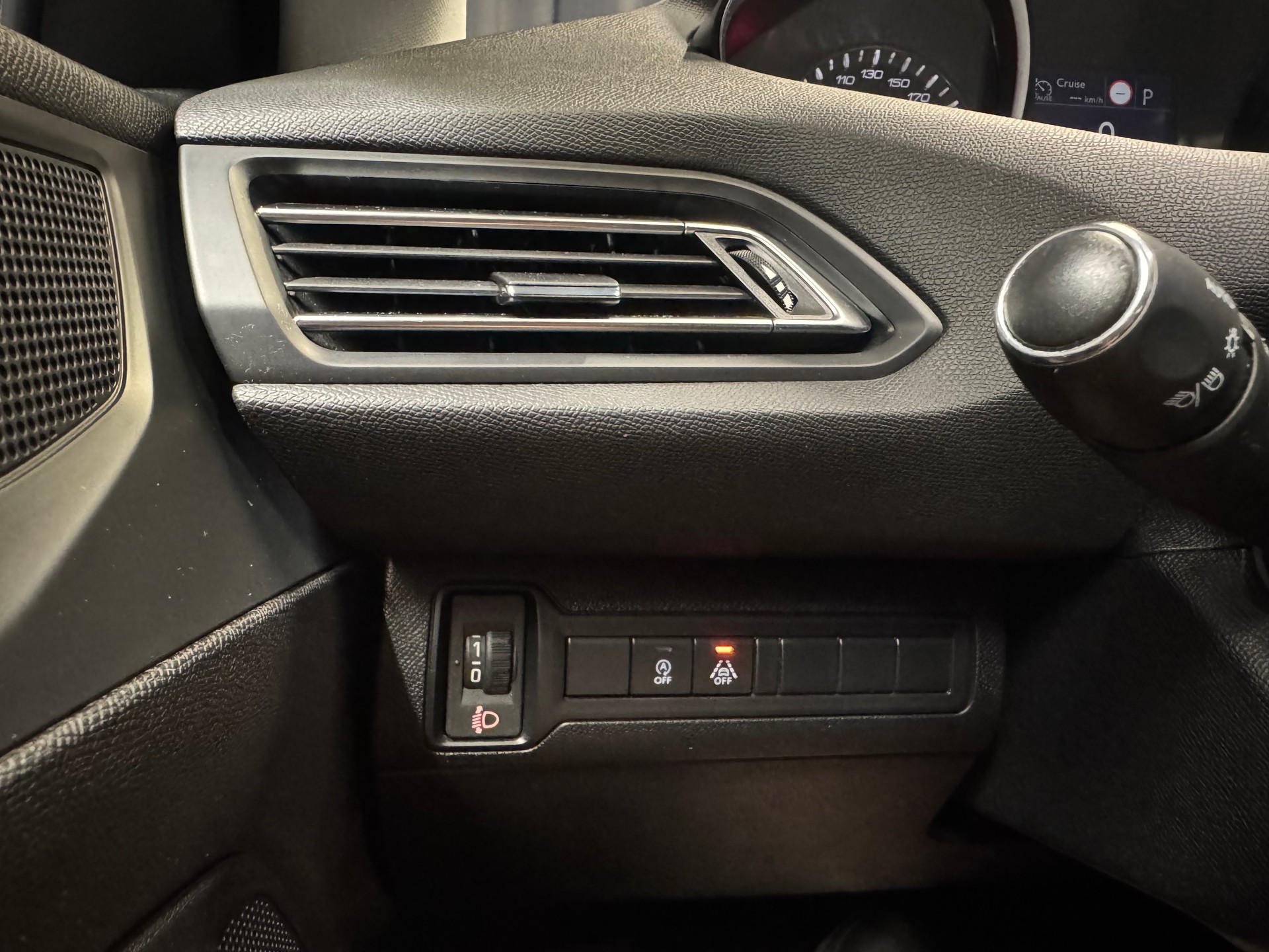 PEUGEOT 308 1.2 Pure Tech Allure EAT6(M)(48)-image-15