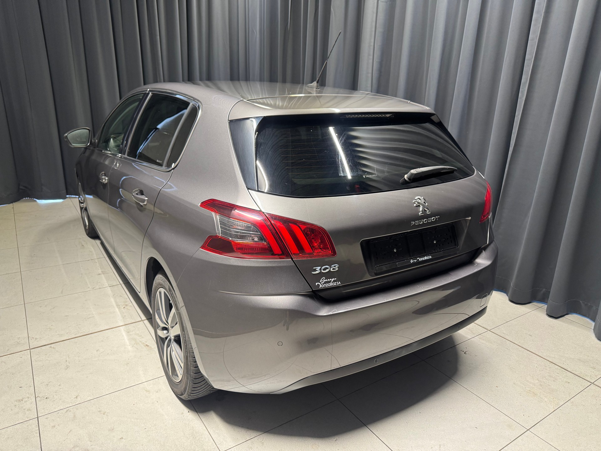 PEUGEOT 308 1.2 Pure Tech Allure EAT6(M)(48)-showroom-element-3