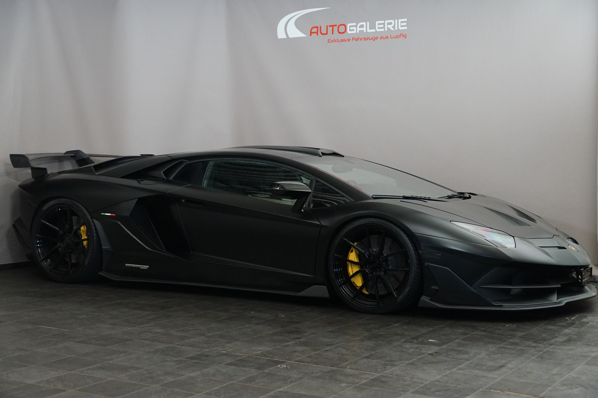 LAMBORGHINI Aventador LP700-4 Coupé E-Gear-showroom-element-3