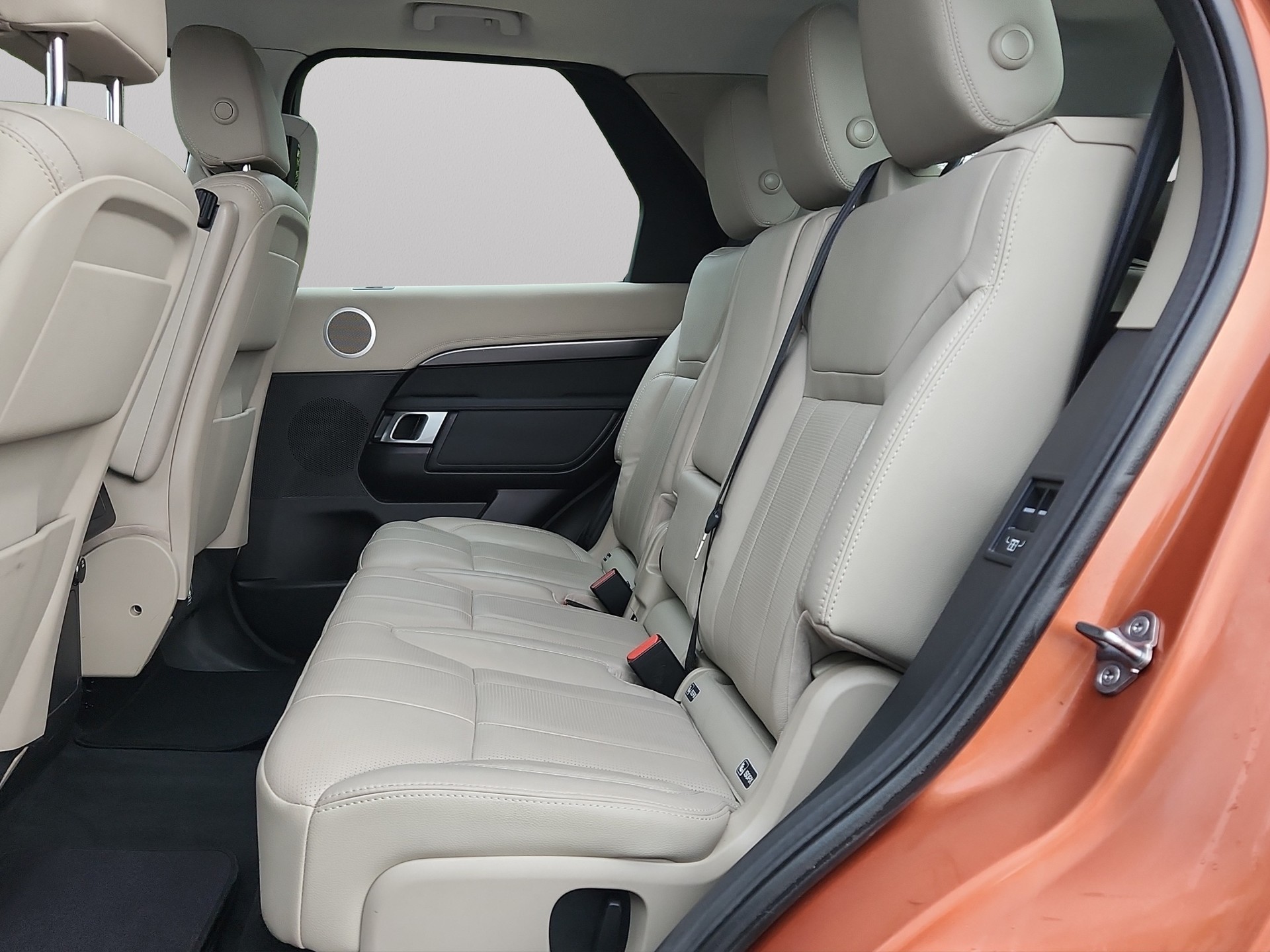 LAND ROVER Discovery 3.0 TD6 HSE Automatic 7 places-image-11