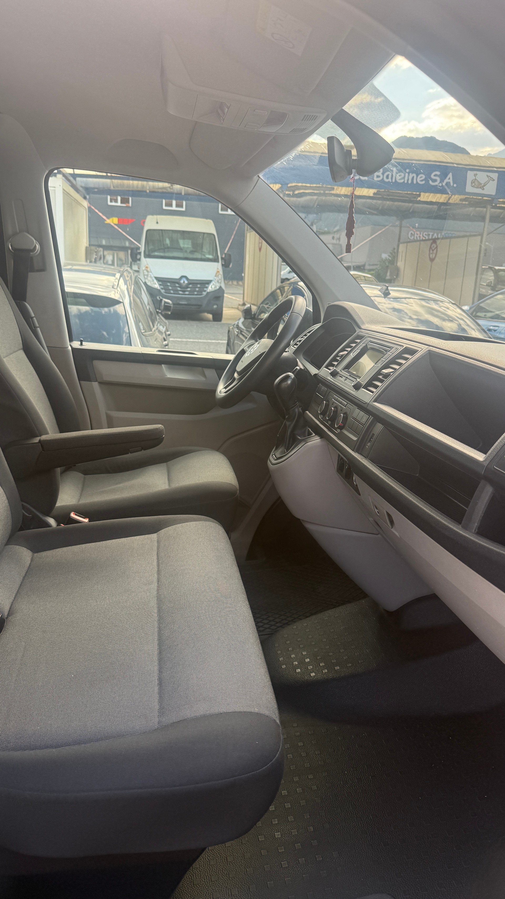 VW TRANSPORTER-image-9