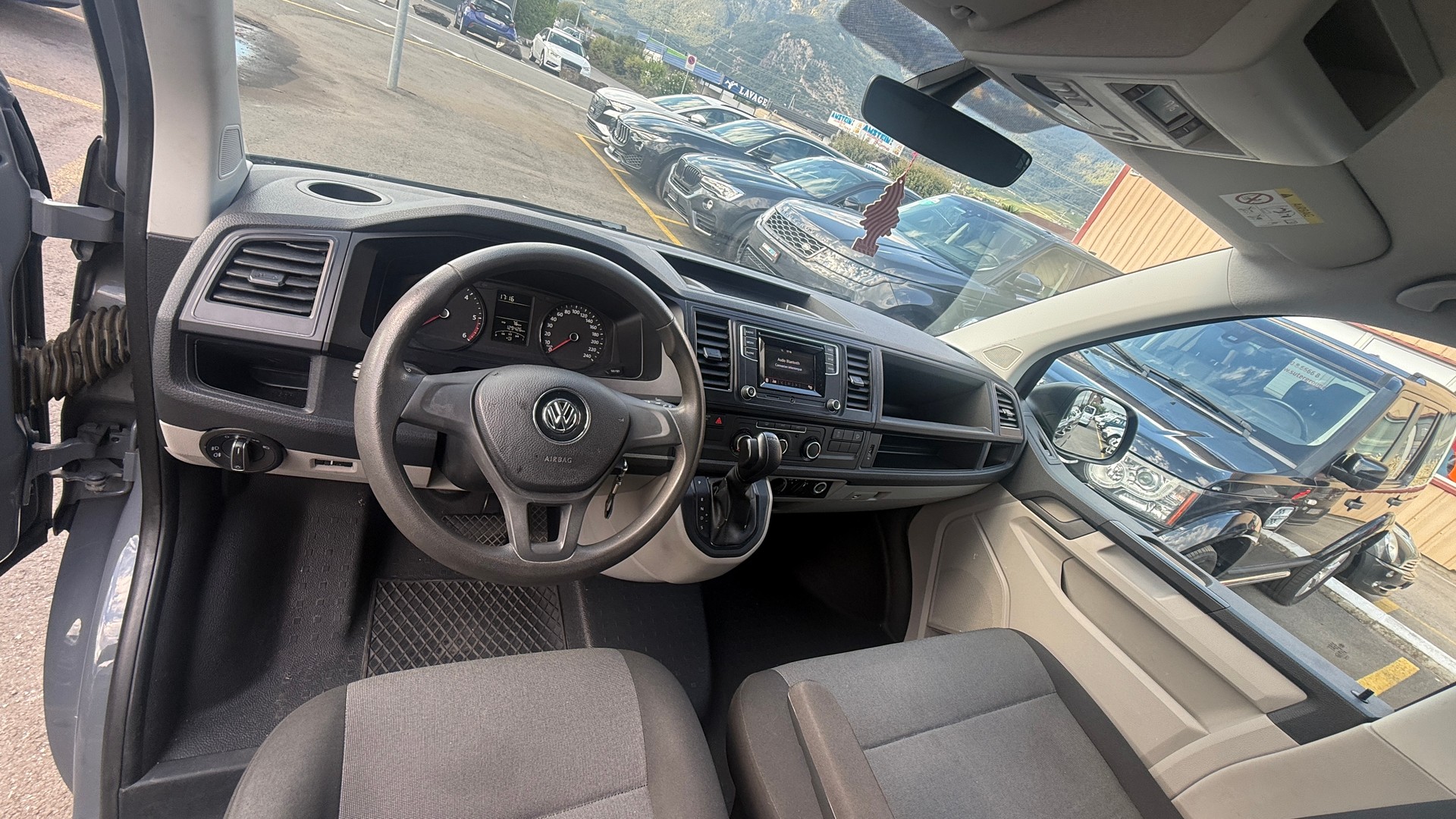 VW TRANSPORTER-image-8
