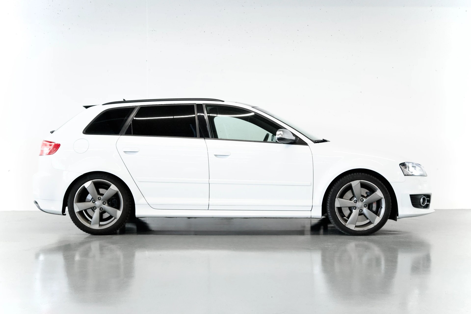 AUDI S3 SPORTBACK 2.0 TFSI QUATTRO S-TRONIC | CH-FZG | ALLRAD | LEDERSITZE | PANORAMADACH-showroom-element-3