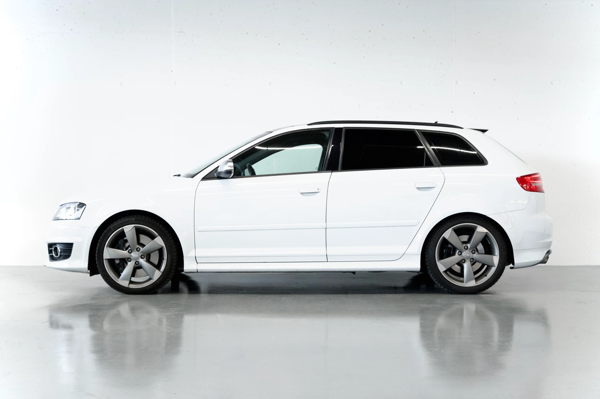 AUDI S3 SPORTBACK 2.0 TFSI QUATTRO S-TRONIC | CH-FZG | ALLRAD | LEDERSITZE | PANORAMADACH-showroom-element-1