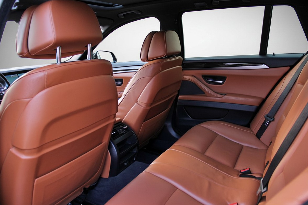 BMW 535d Touring xDrive M-Paket Platinum Sport Edition-image-9