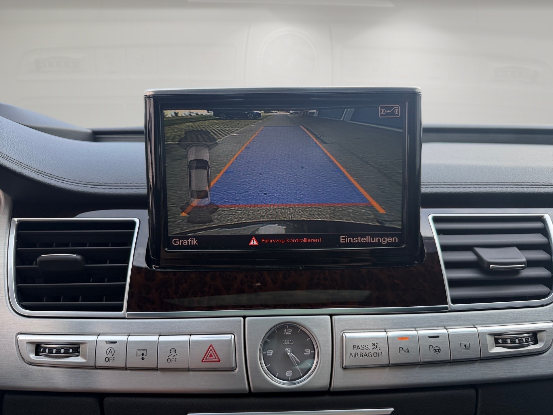 AUDI S8 4.0 TFSI V8 quattro tiptronic-image-12