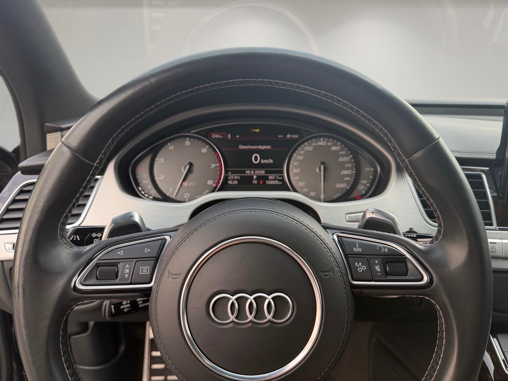 AUDI S8 4.0 TFSI V8 quattro tiptronic-image-11