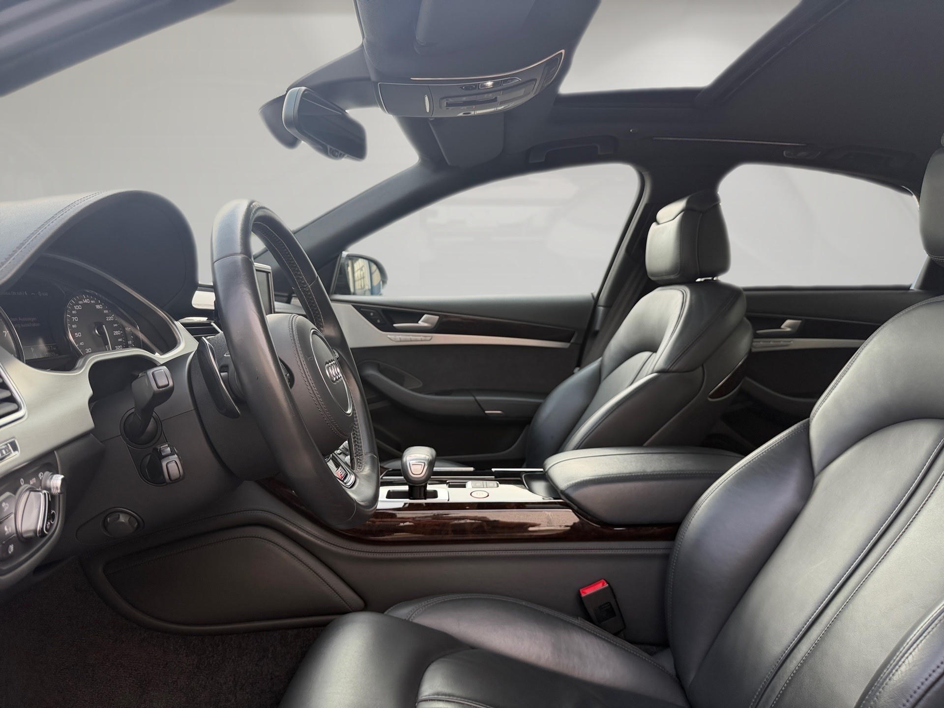 AUDI S8 4.0 TFSI V8 quattro tiptronic-image-10