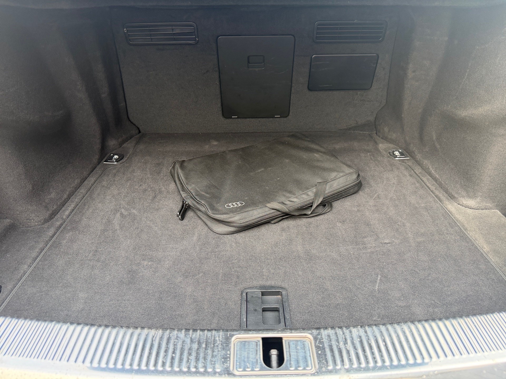 AUDI S8 4.0 TFSI V8 quattro tiptronic-image-19