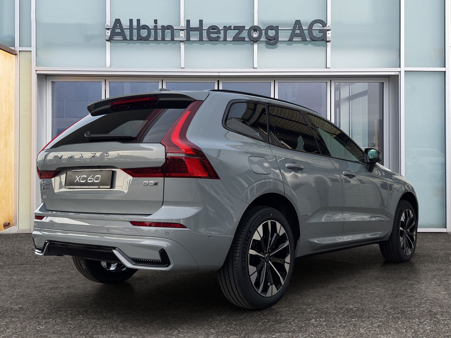 VOLVO XC60 2.0 B5 MH Ultra Dark AWD-showroom-element-3