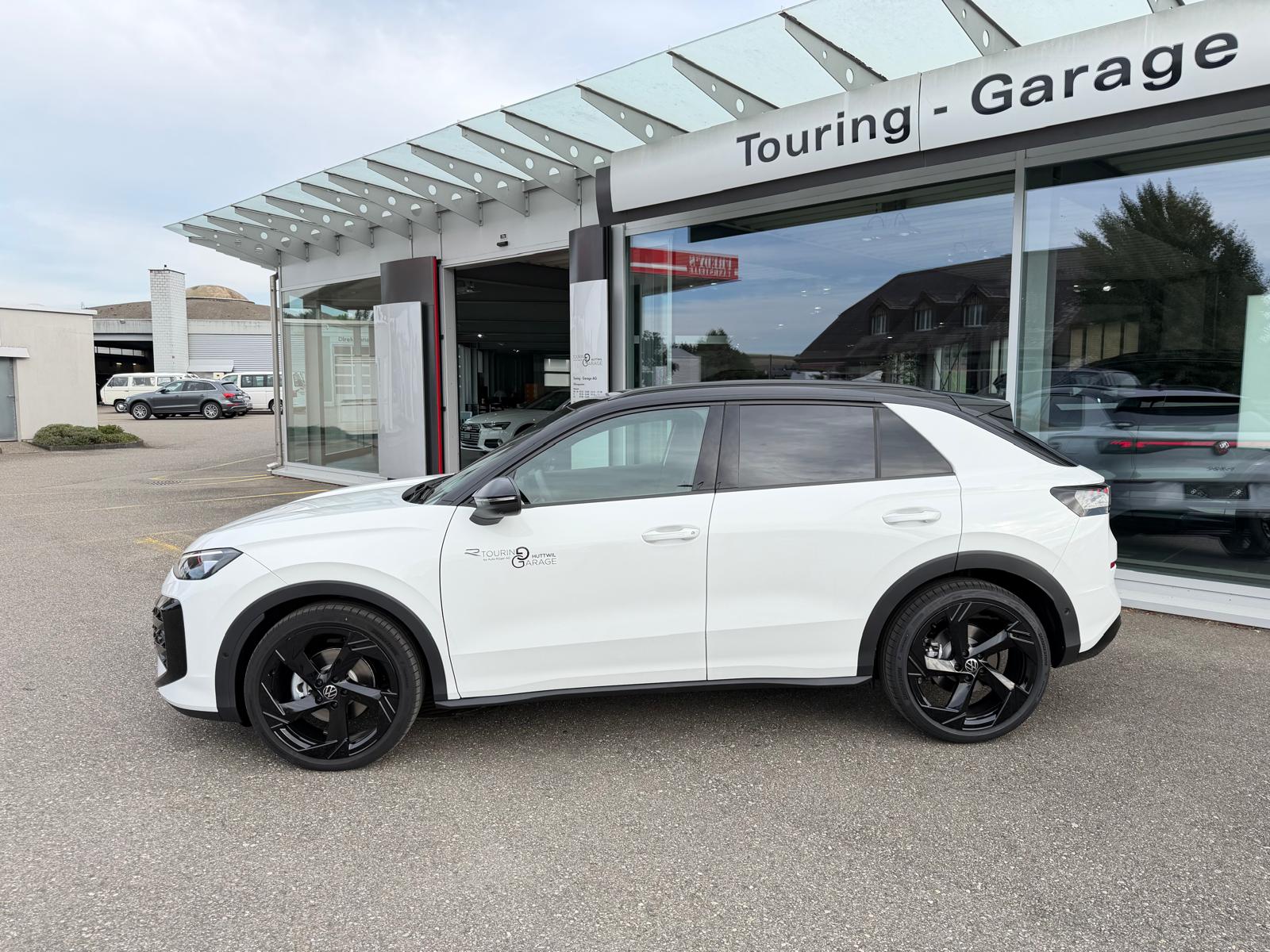 VW T-Roc 1.5 eTSI mHEV R-Line DSG-showroom-element-1