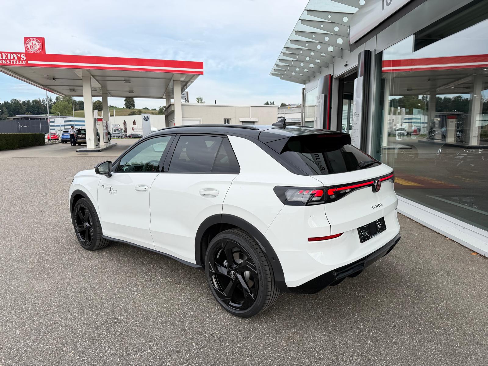 VW T-Roc 1.5 eTSI mHEV R-Line DSG-showroom-element-2