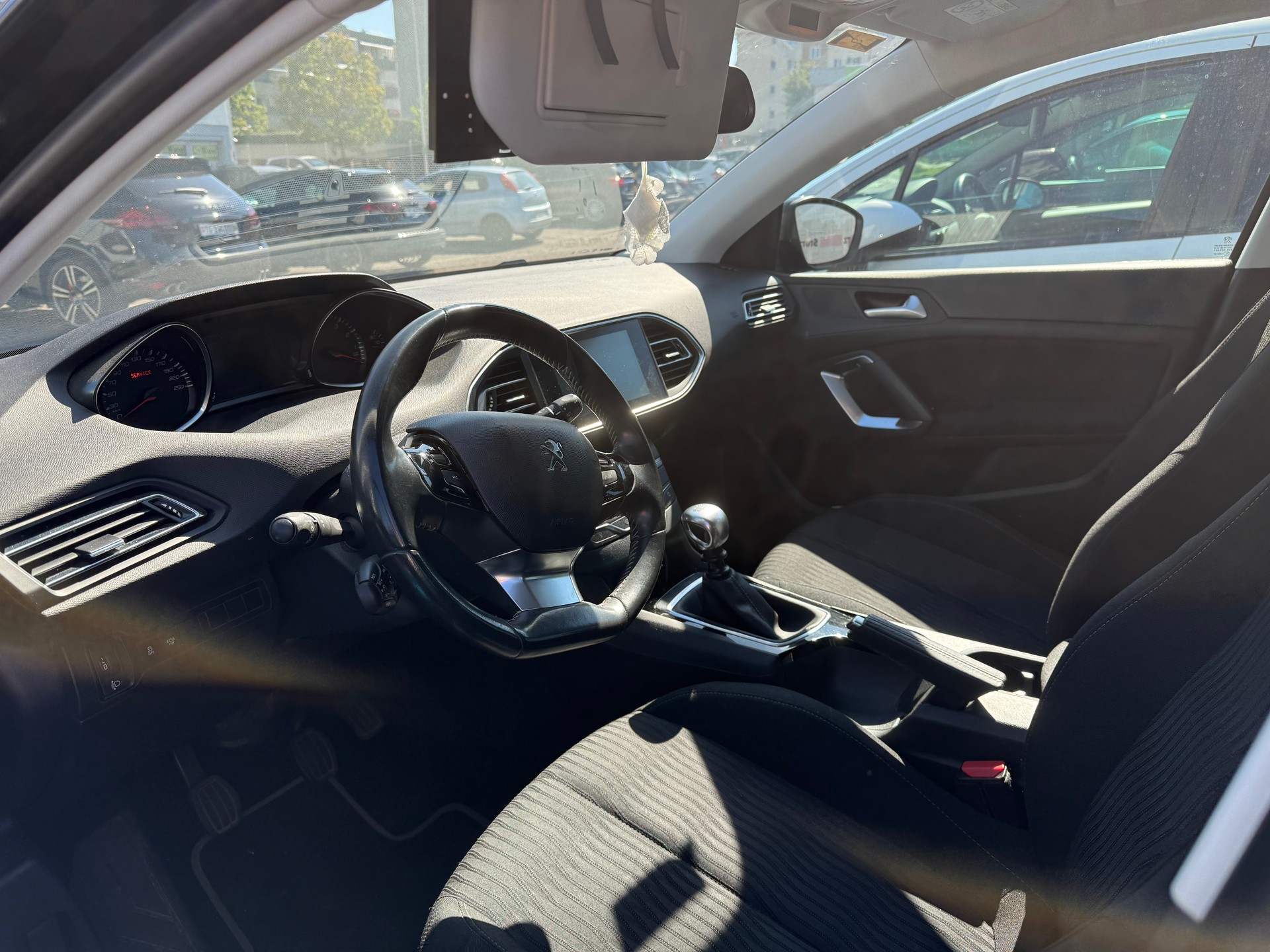 PEUGEOT 308 1.2 THP Allure-image-5