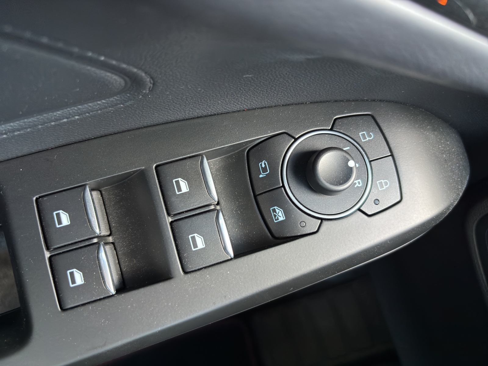 FORD Focus 1.0 MHEV ST-Line X Automat mit Rückfahrkamera, Head-Up Display & Side-Assist-image-28