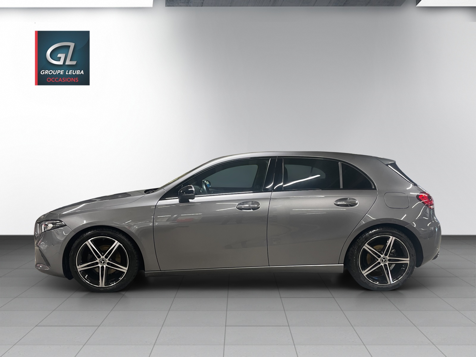 MERCEDES-BENZ A 180 Night Star 7G-DCT-showroom-element-2