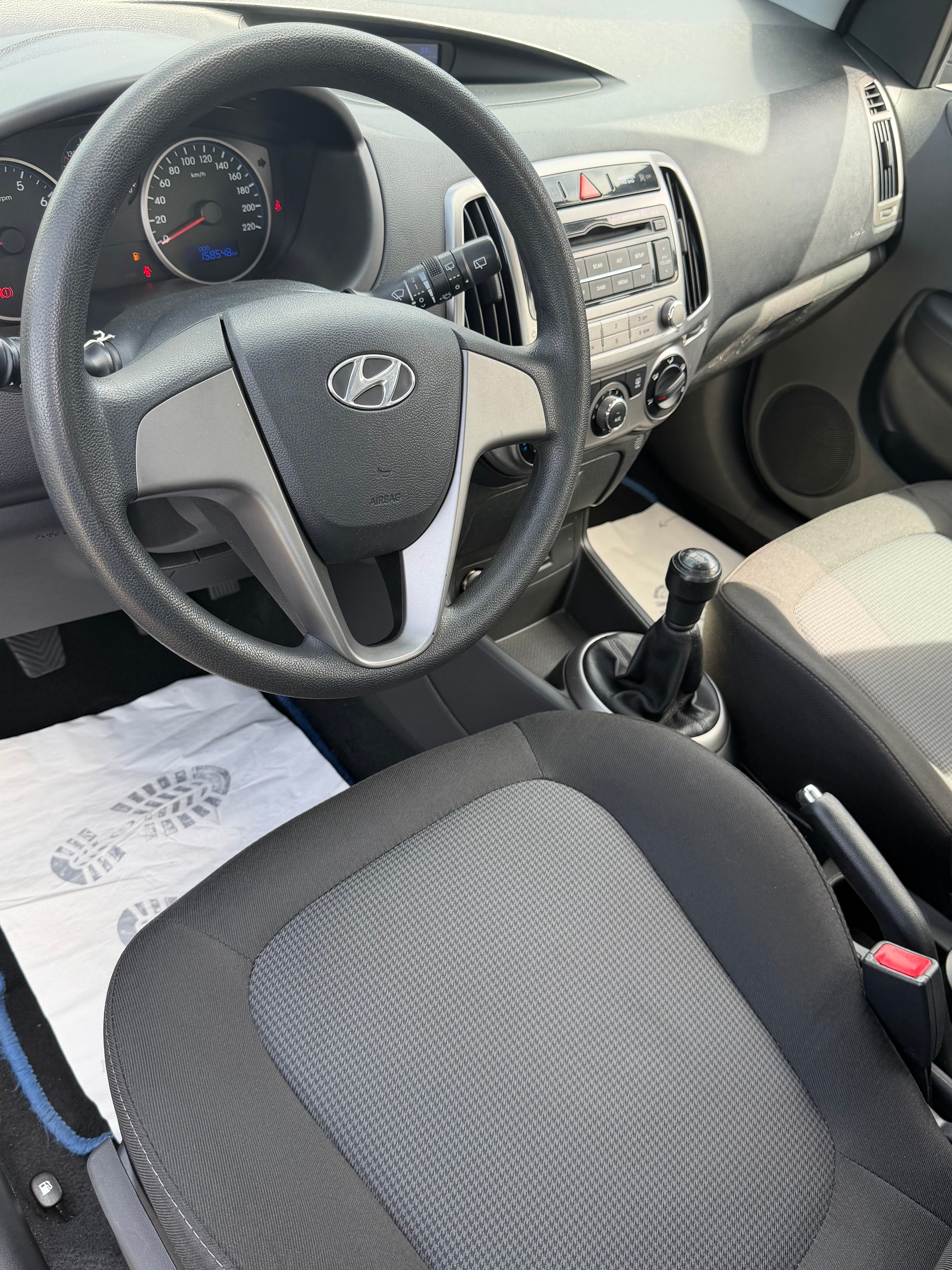 HYUNDAI i20 1.2 Comfort-image-6
