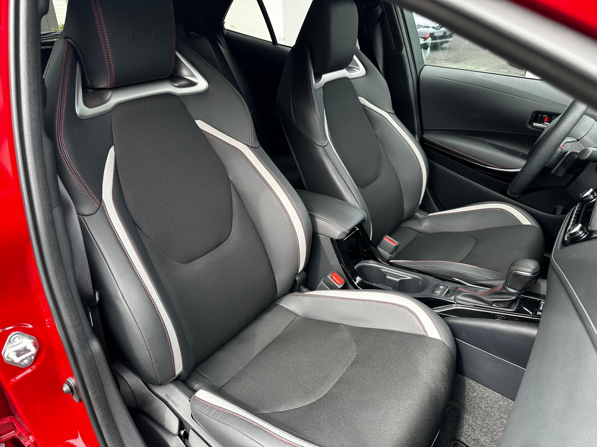 TOYOTA Corolla 2.0 HSD GR Sport-image-14