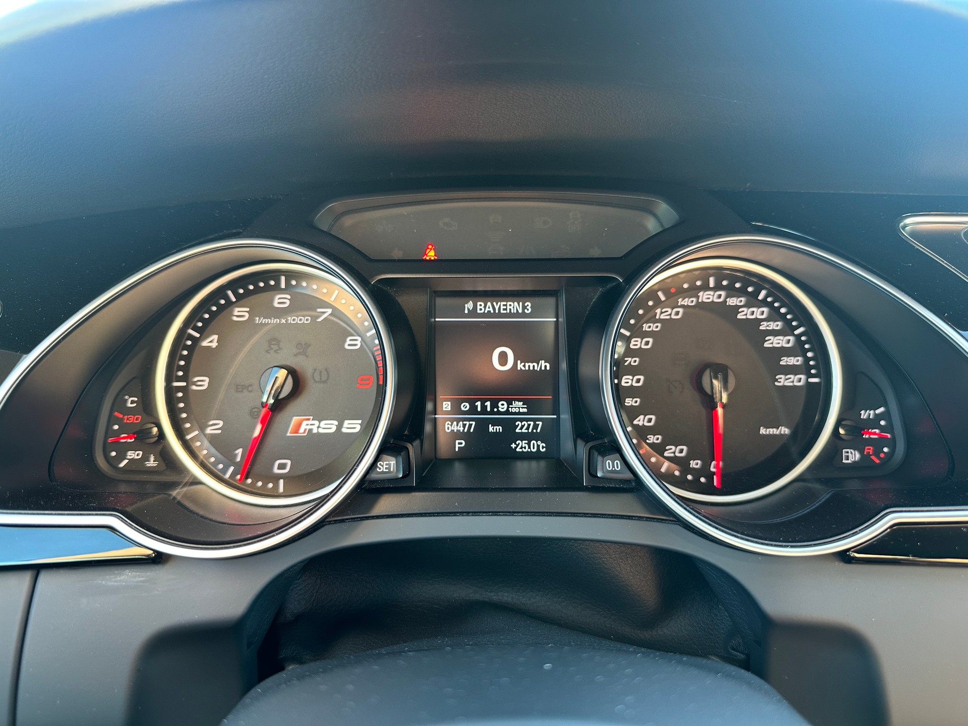 AUDI 4.2 V8 FSI quattro S-Tronic-image-5