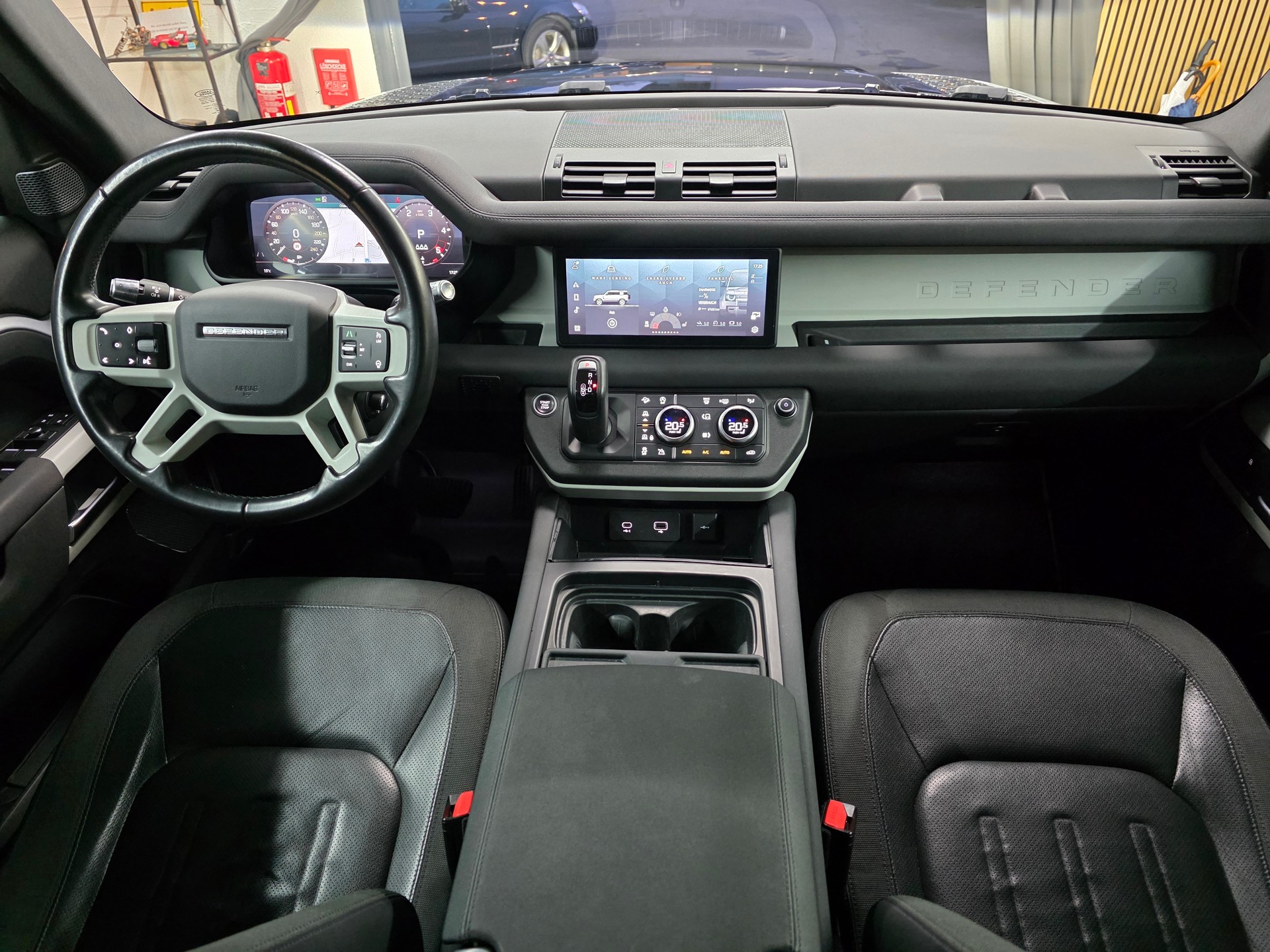 LAND ROVER Defender 110 D240 SD4 First Edition AT8 Black Beast-image-11