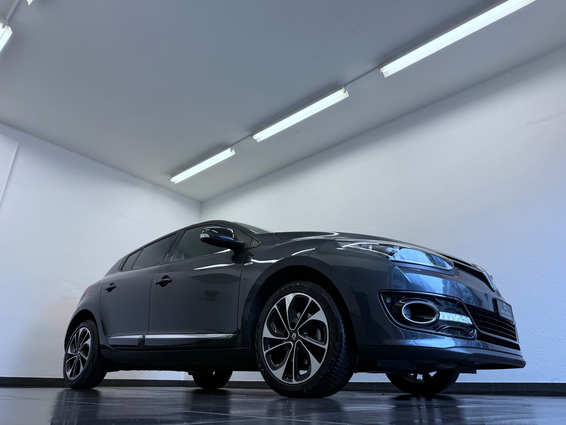 RENAULT Mégane 1.2 16V Turbo Bose EDC-showroom-element-2
