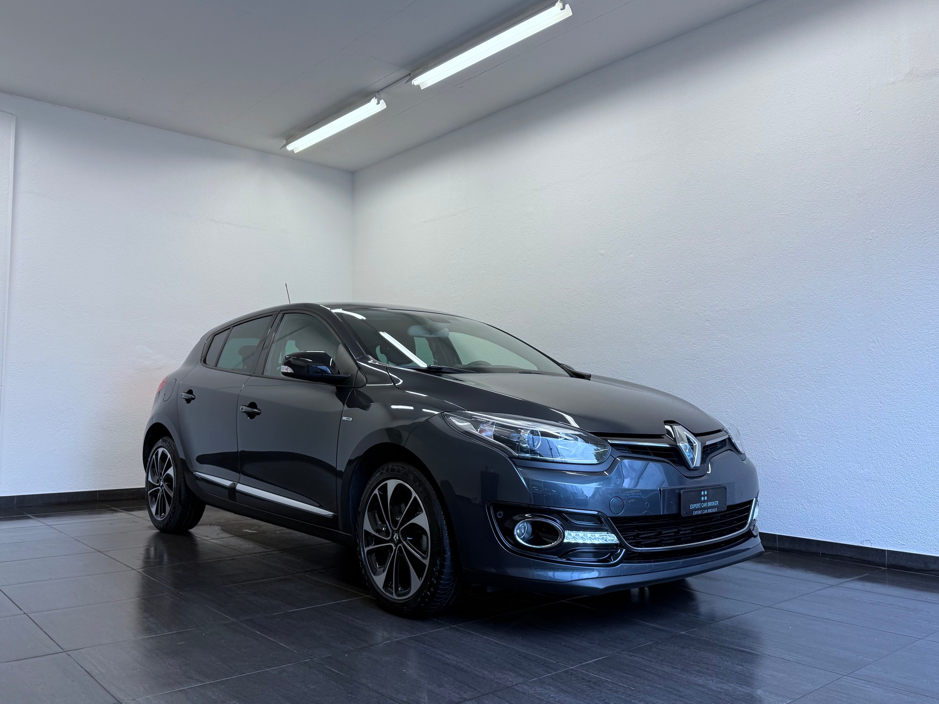RENAULT Mégane 1.2 16V Turbo Bose EDC-showroom-element-1