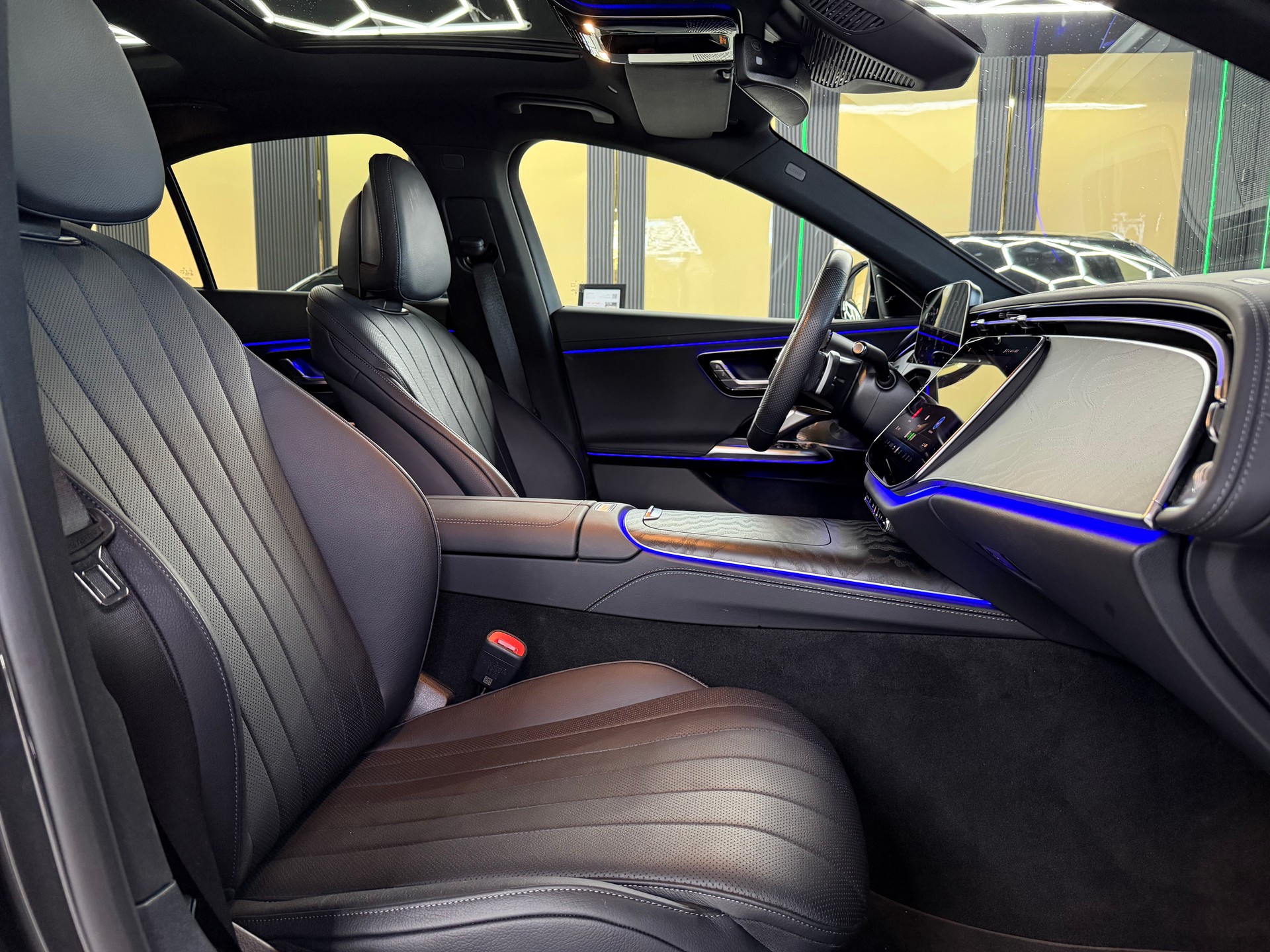 MERCEDES-BENZ E 220 d 4Matic 9G-Tronic-image-11
