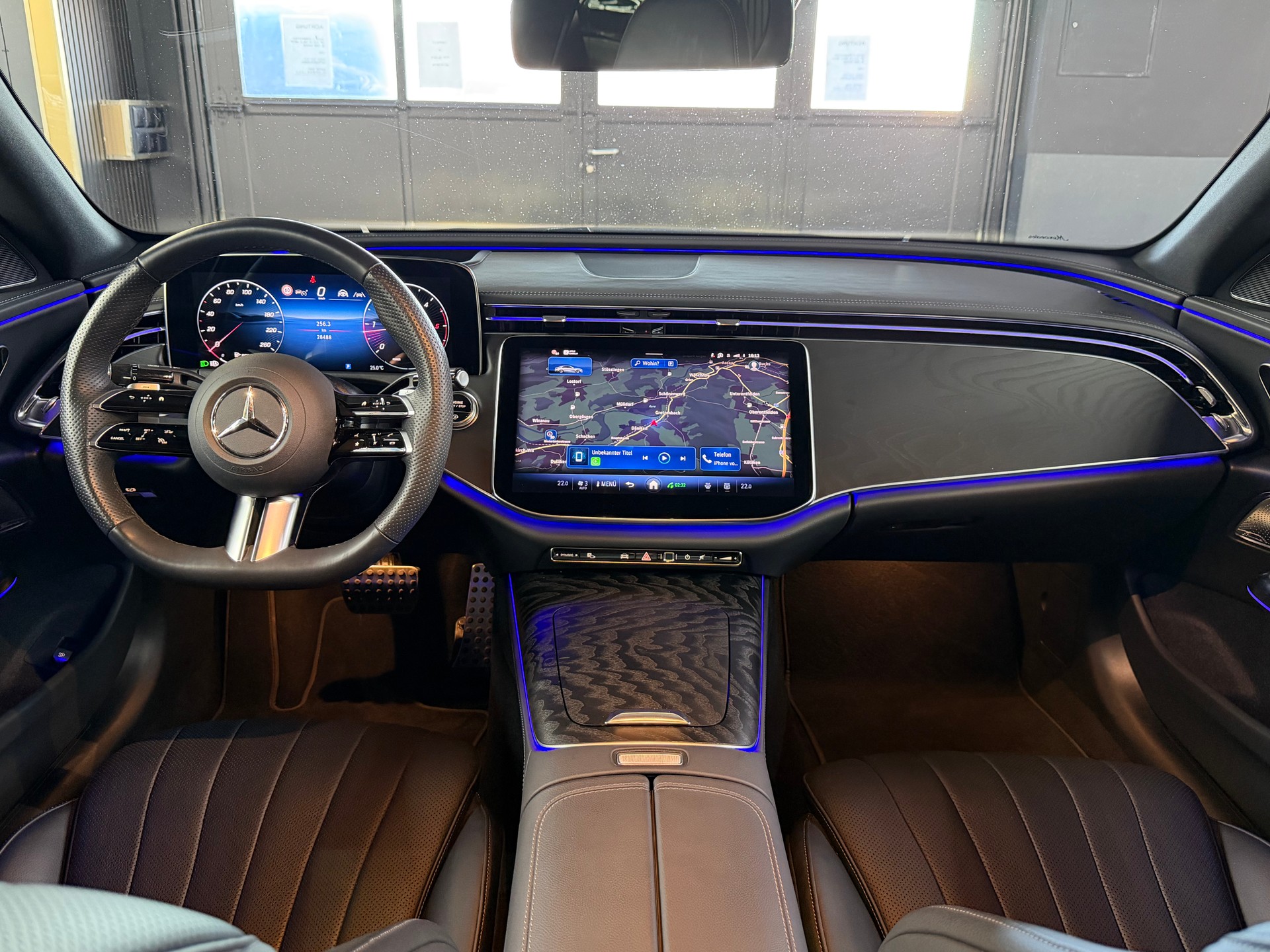 MERCEDES-BENZ E 220 d 4Matic 9G-Tronic-image-12