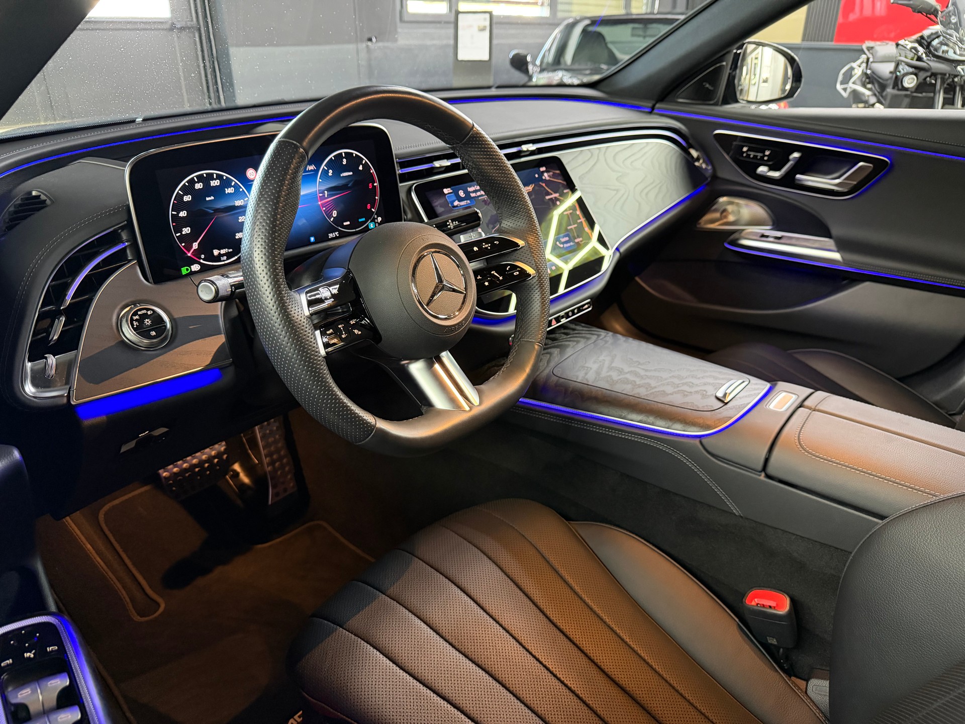 MERCEDES-BENZ E 220 d 4Matic 9G-Tronic-image-8