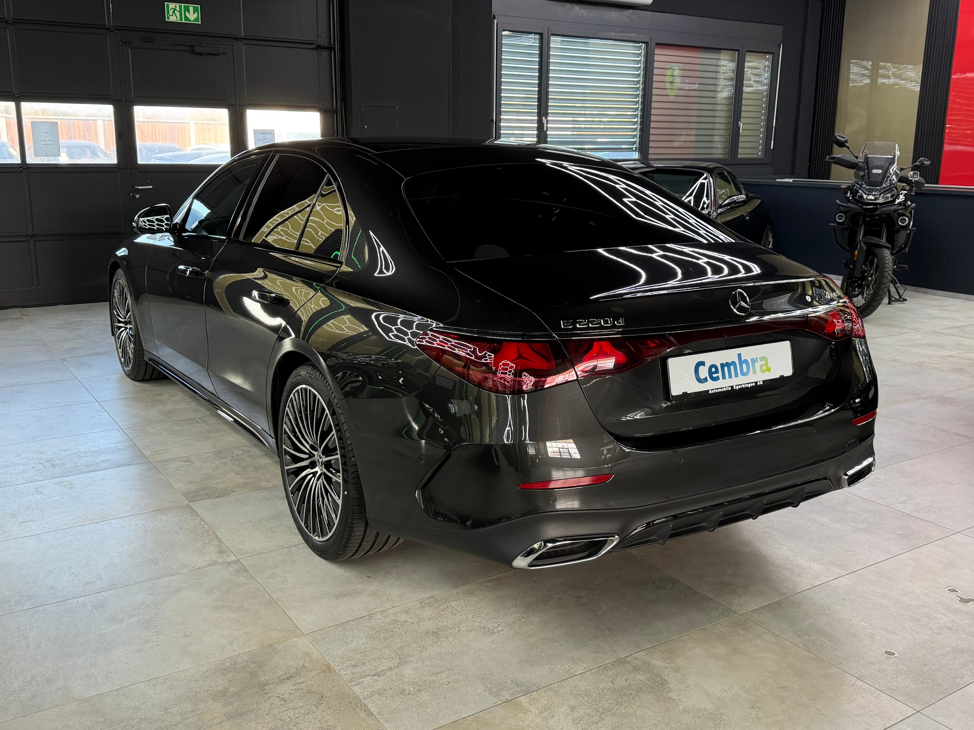 MERCEDES-BENZ E 220 d 4Matic 9G-Tronic-image-6