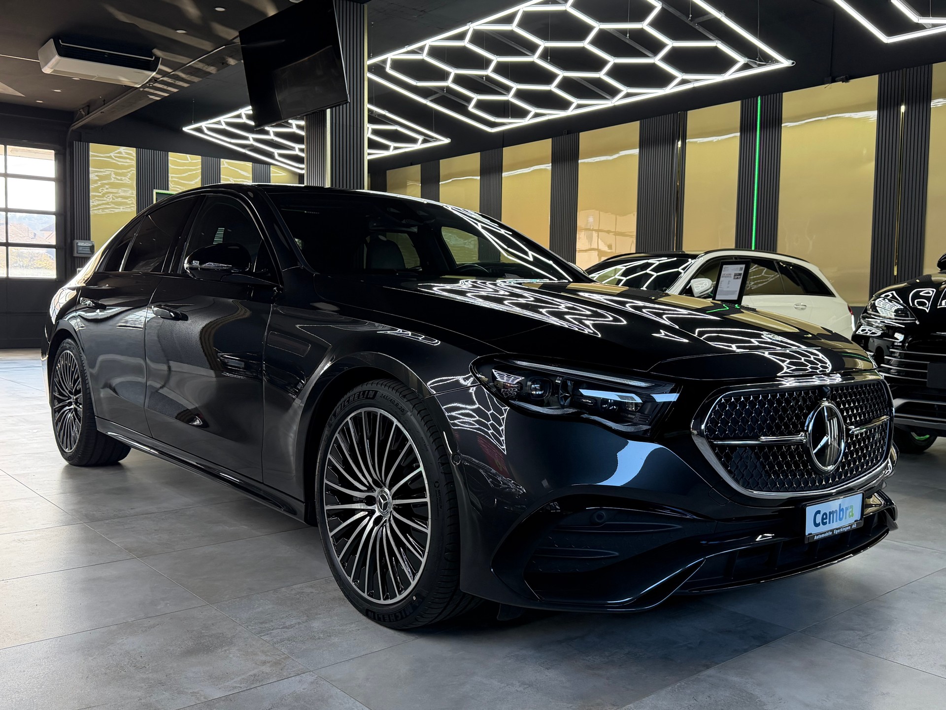 MERCEDES-BENZ E 220 d 4Matic 9G-Tronic-showroom-element-2