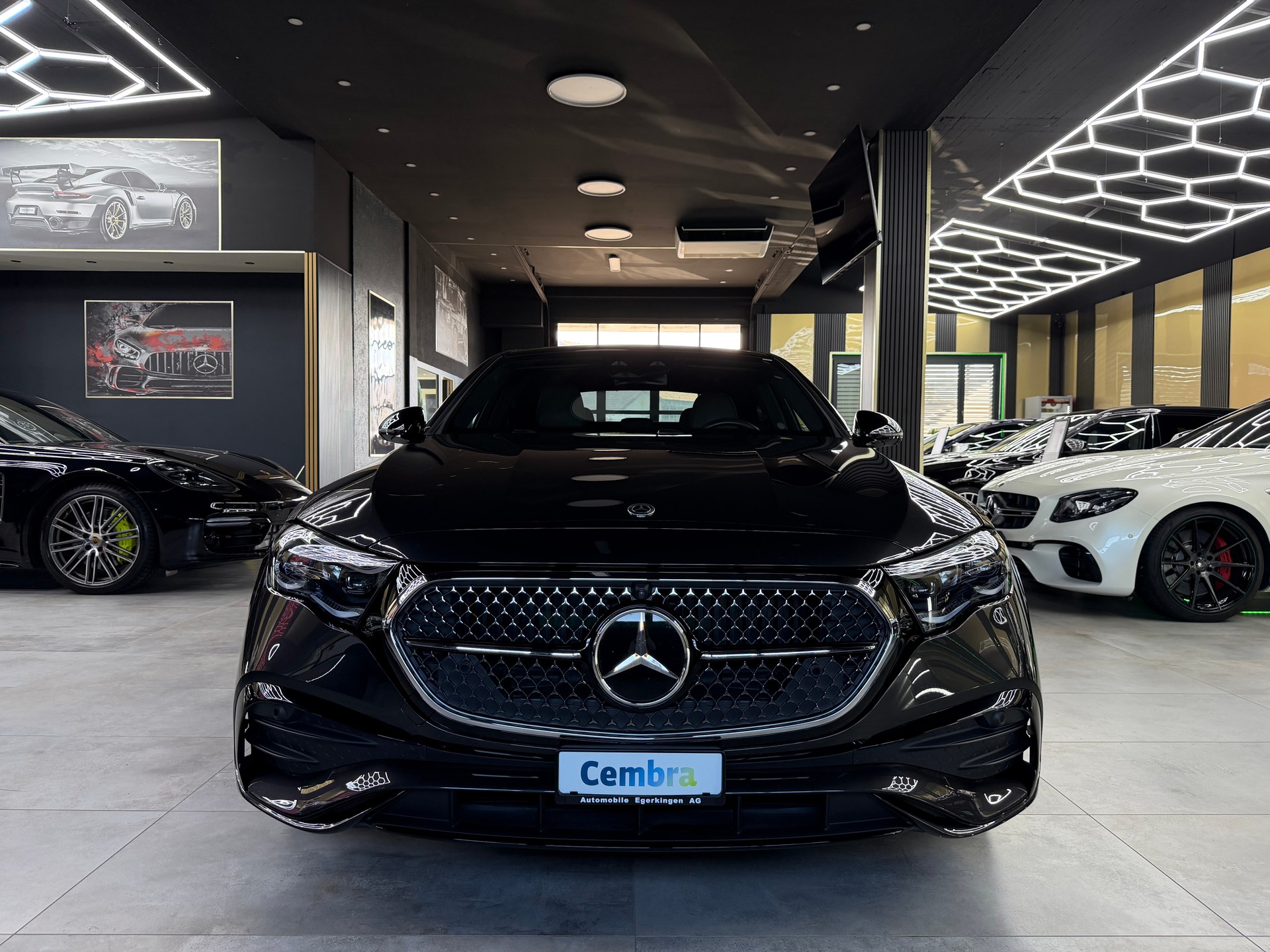 MERCEDES-BENZ E 220 d 4Matic 9G-Tronic-showroom-element-1