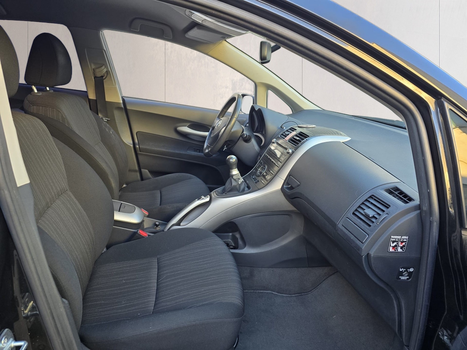 TOYOTA Auris 1.6 Linea Luna-image-9