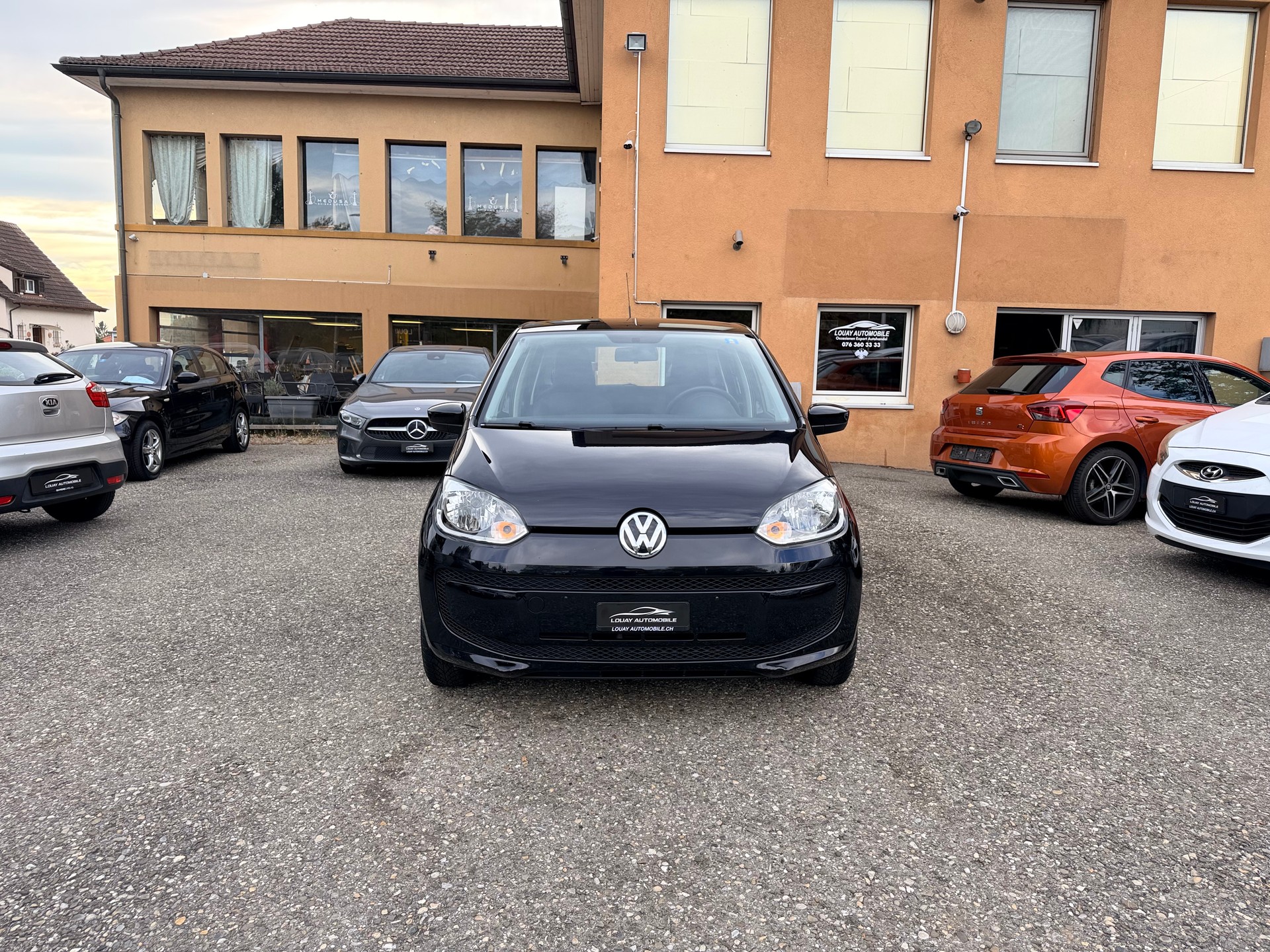 VW Up 1.0 take up-showroom-element-2