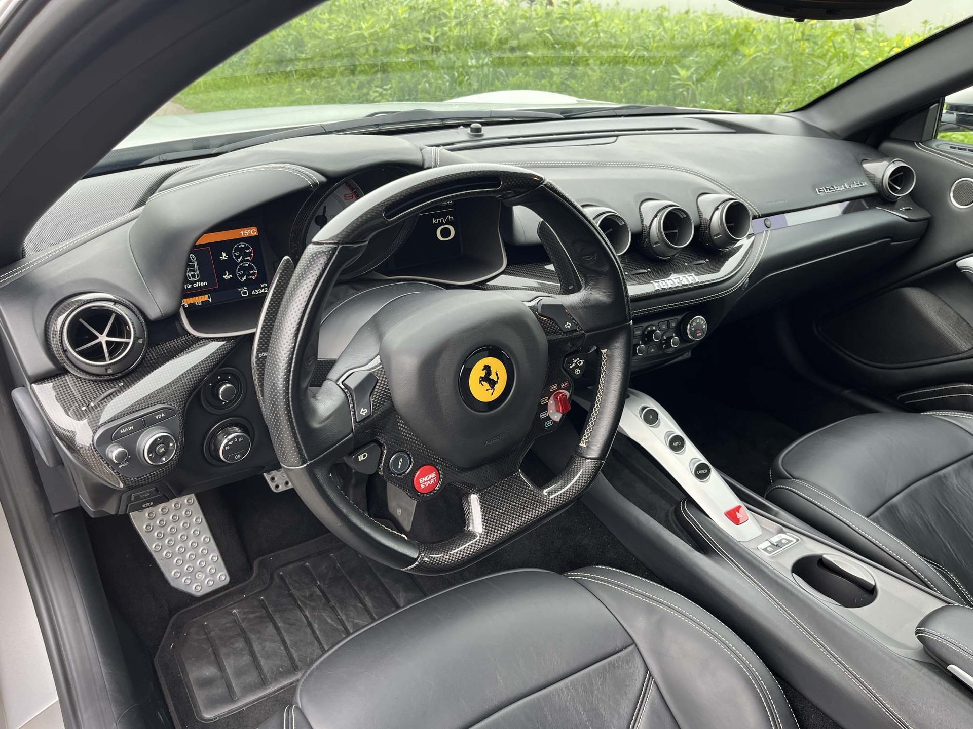 FERRARI F12-image-9