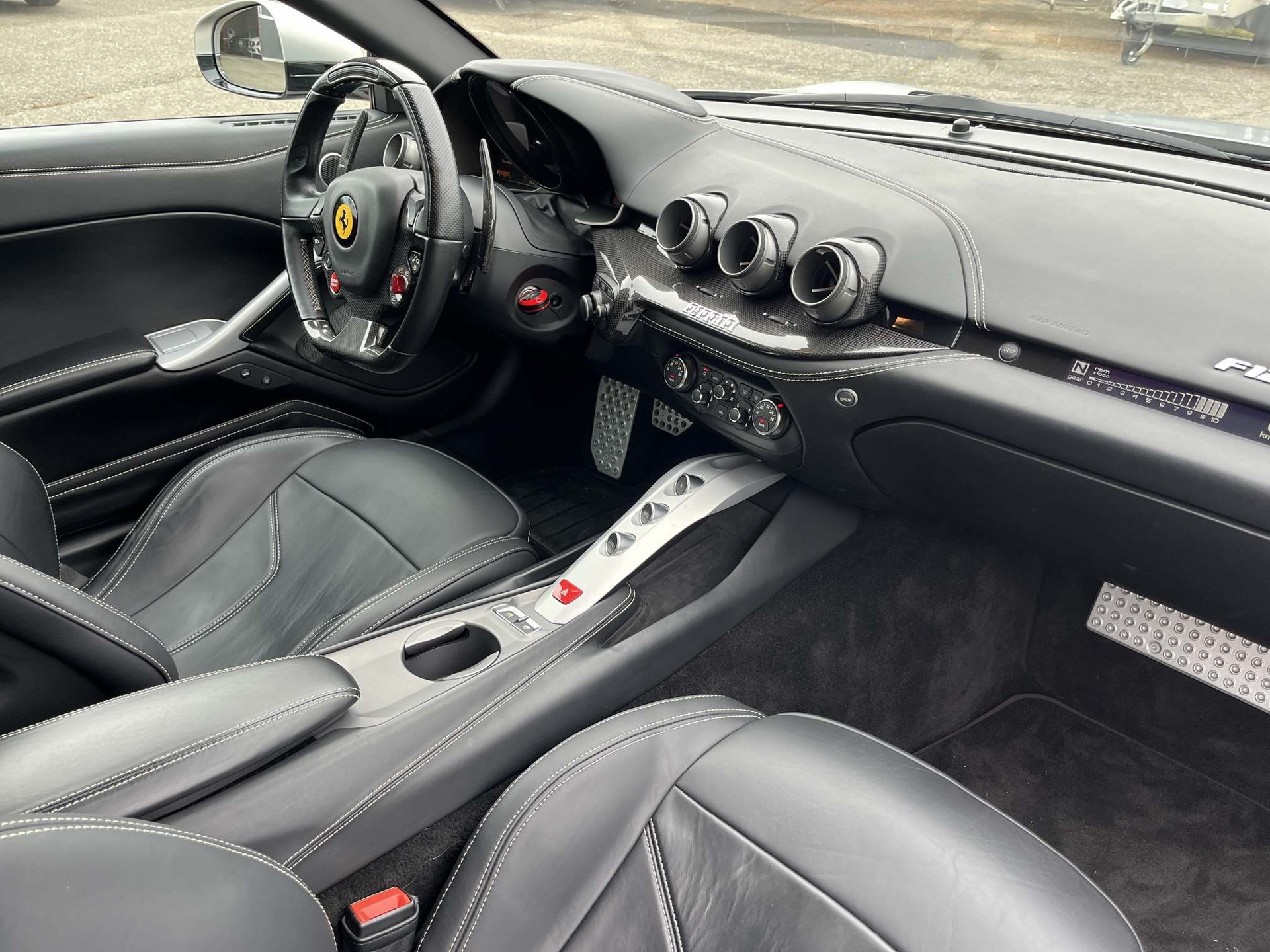 FERRARI F12-image-11